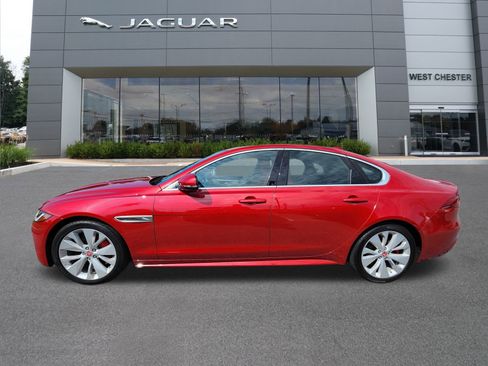 Certified 2022 Jaguar XF R-Dynamic SE image 3