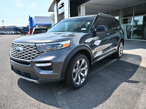 Used 2020 Ford Explorer Platinum w/ Premium Technology Package AWD/4WD image 4