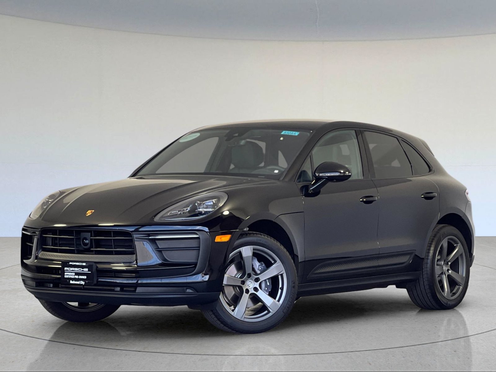 Certified 2026 Porsche Macan AWD/4WD image 1