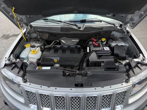 Used 2017 Jeep Compass Latitude image 29