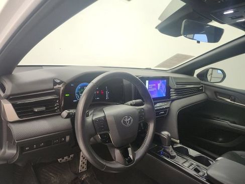 Used 2025 Toyota Camry SE FWD image 12