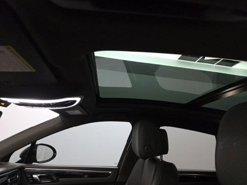 Used 2023 Porsche Macan image 8