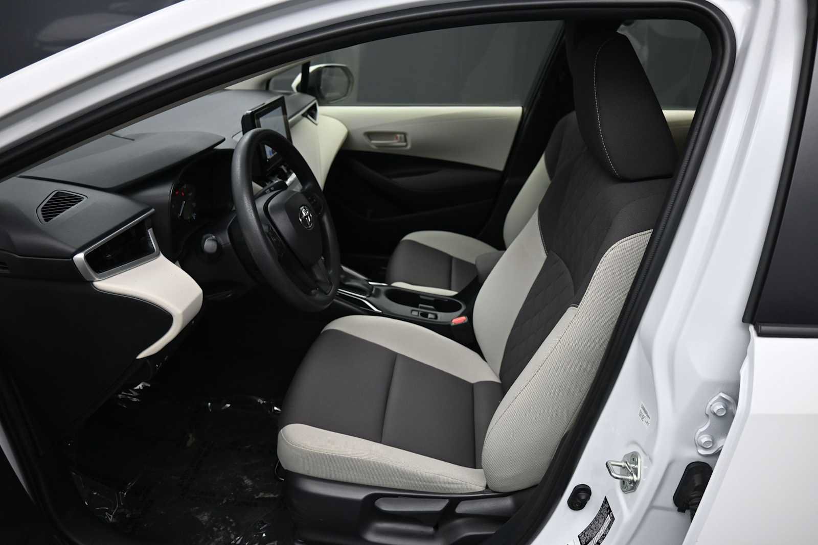 Used 2023 Toyota Corolla LE FWD image 18