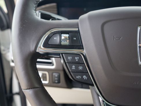 Used 2024 Lincoln Navigator Black Label AWD/4WD image 12