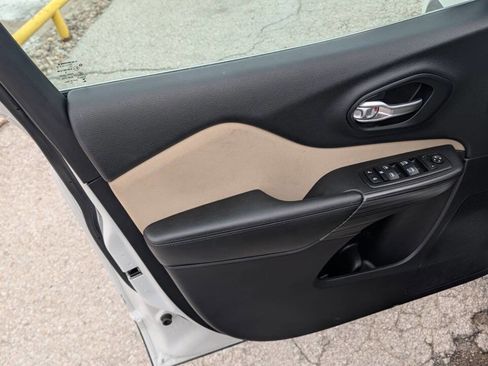 Used 2015 Jeep Cherokee Latitude w/ Cold Weather Group image 16