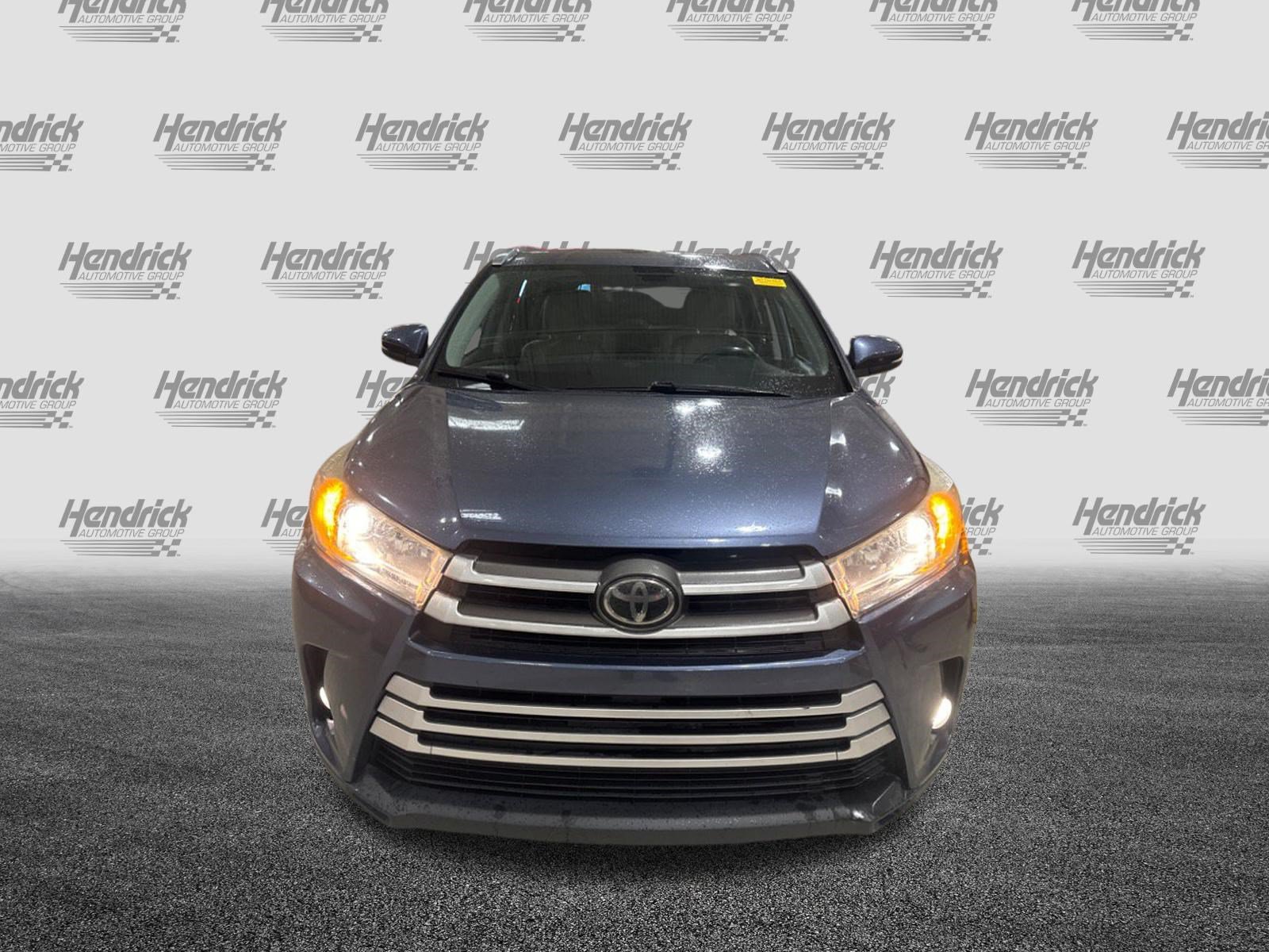 Used 2018 Toyota Highlander XLE FWD image 2