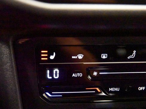 Used 2022 Volkswagen Tiguan SE image 20