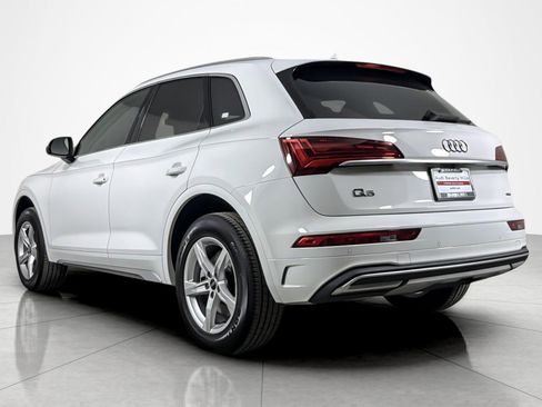 Used 2023 Audi Q5 2.0T Premium w/ Convenience Package AWD/4WD image 3