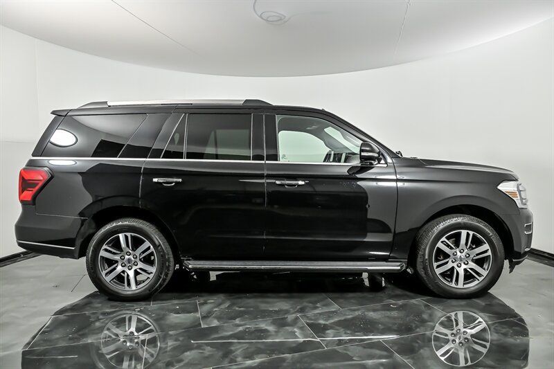 Used 2022 Ford Expedition Limited AWD/4WD image 9