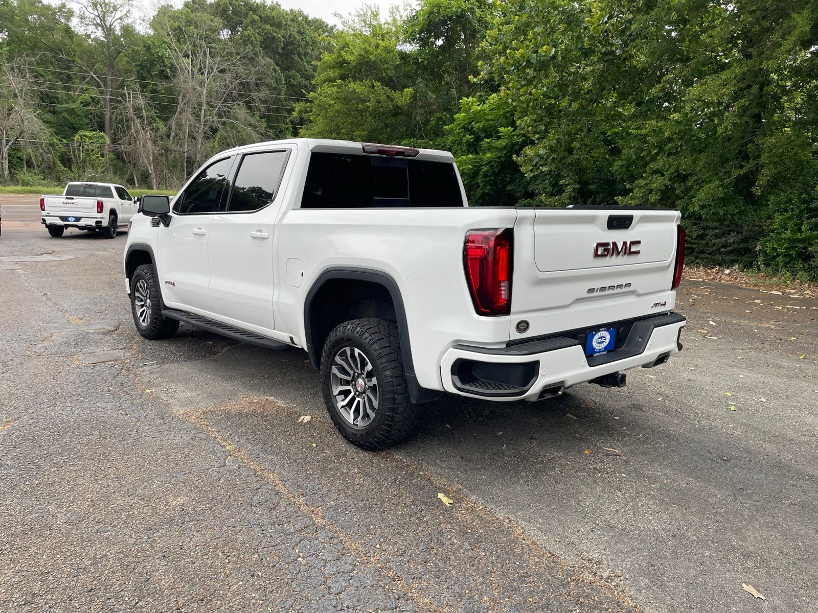Used 2022 GMC Sierra 1500 AT4 w/ AT4 Premium Package AWD/4WD image 3