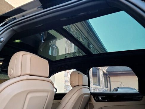 Used 2023 Porsche Cayenne S w/ Premium Package Plus image 25