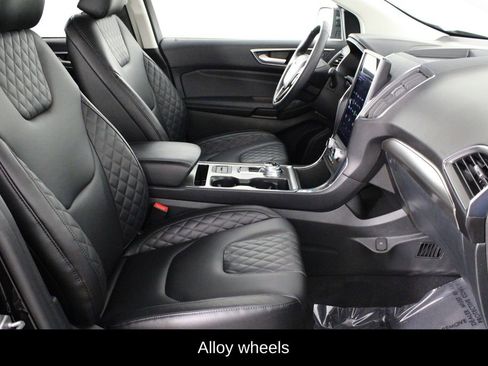 Used 2024 Ford Edge Titanium image 14