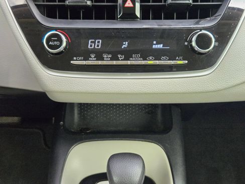 Used 2020 Toyota Corolla LE FWD image 19