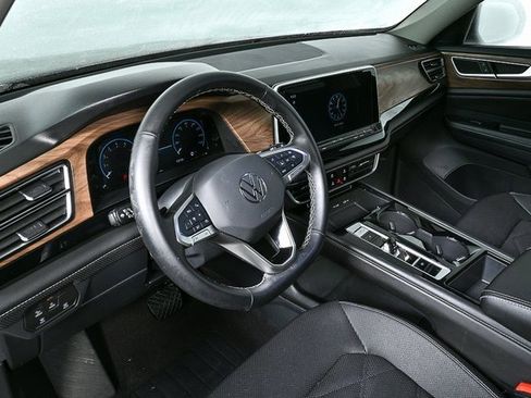 Certified 2024 Volkswagen Atlas SE w/ Panoramic Sunroof Package image 4