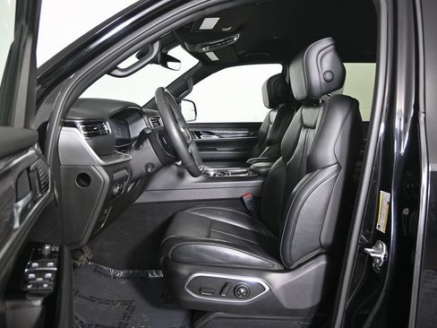 Used 2022 Jeep Wagoneer Series III image 22