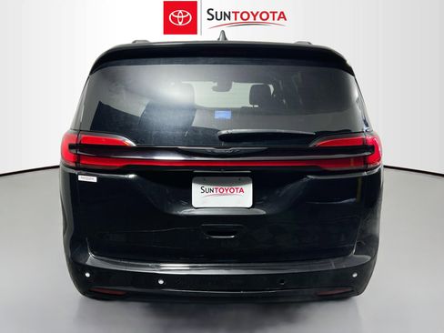 Used 2021 Chrysler Pacifica Touring-L w/ S Appearance Package image 5