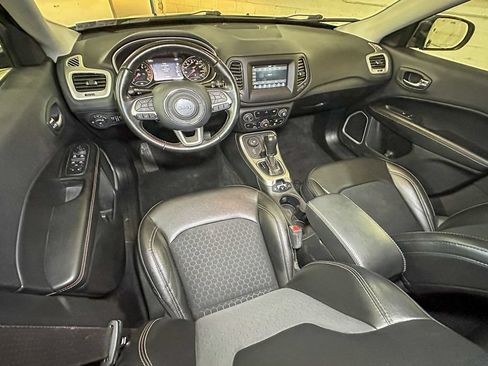 Used 2019 Jeep Compass Latitude w/ Popular Equipment Group AWD/4WD image 12