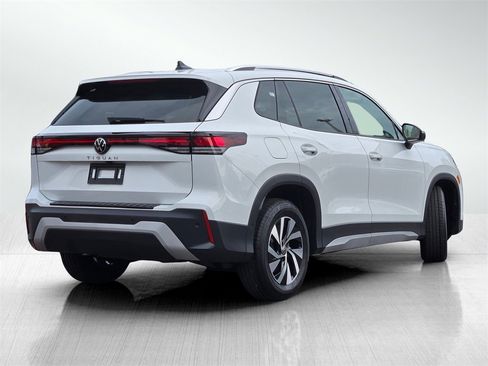 Used 2025 Volkswagen Tiguan S image 4