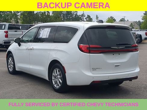 Used 2023 Chrysler Pacifica Touring-L FWD image 9
