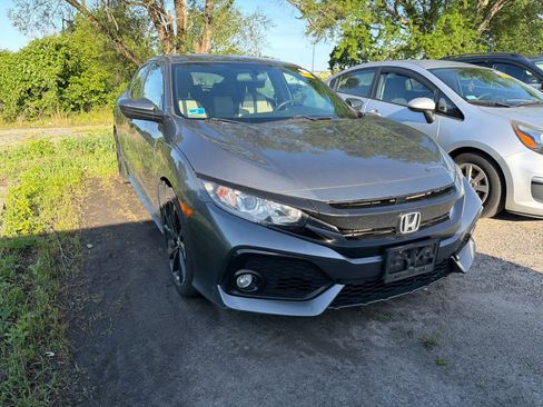 Used 2017 Honda Civic Sport image 2