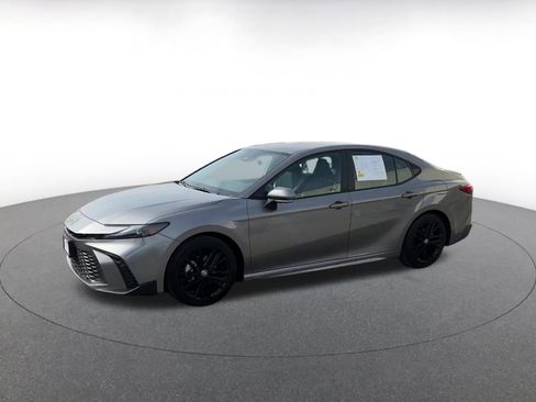 Used 2025 Toyota Camry SE image 8