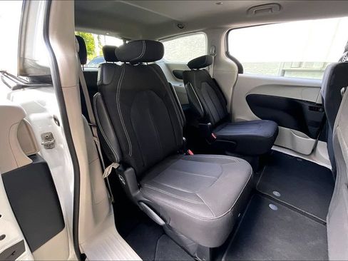 Used 2023 Chrysler Voyager LX FWD image 17