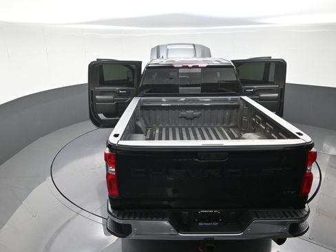 Used 2020 Chevrolet Silverado 2500 LTZ w/ LTZ Plus Package image 13