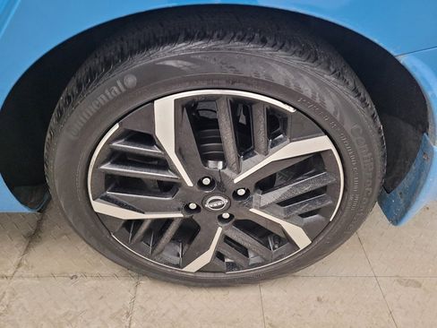 Used 2025 Nissan Versa SR w/ Trunk Package image 31