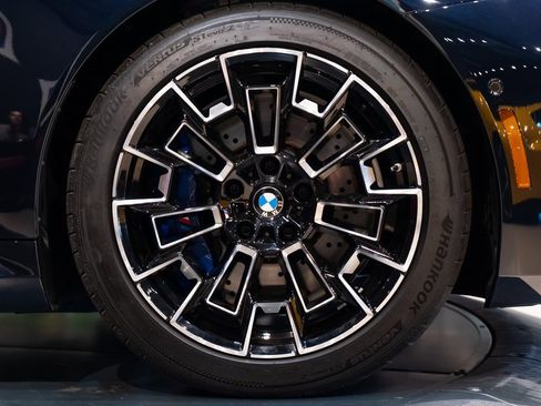 Used 2025 BMW M5 Touring image 15