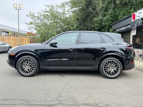 Used 2023 Porsche Cayenne Platinum Edition AWD/4WD image 9