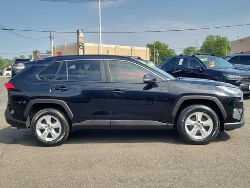 Used 2019 Toyota RAV4 XLE image 7