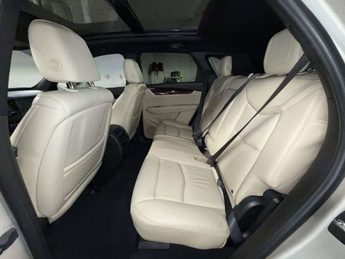 Used 2017 Cadillac XT5 Luxury w/ Driver Awareness Package FWD image 18
