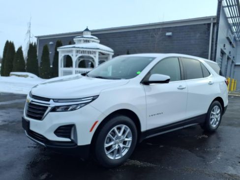 Used 2023 Chevrolet Equinox LT AWD/4WD image 2