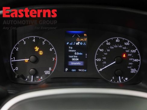 Used 2024 Toyota Corolla Cross LE w/ Moonroof Package AWD/4WD image 18