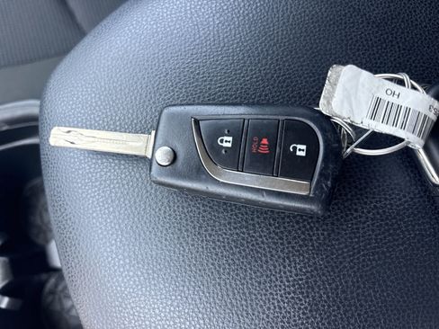 Used 2021 Toyota RAV4 LE AWD/4WD image 23