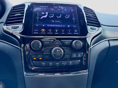 Used 2020 Jeep Grand Cherokee Limited image 34