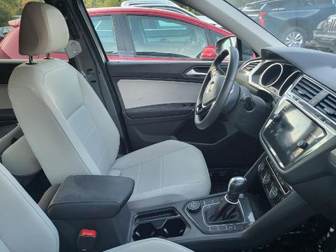 Used 2020 Volkswagen Tiguan SE w/ Panoramic Sunroof Package AWD/4WD image 5