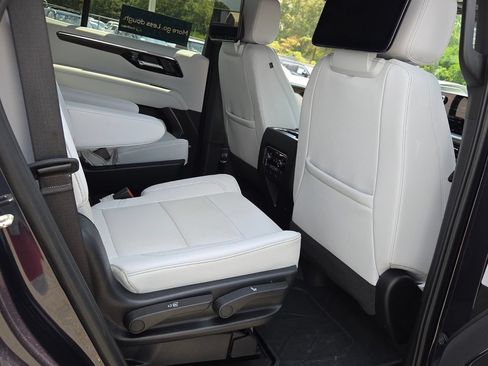 Certified 2025 Chevrolet Tahoe Premier RWD image 15
