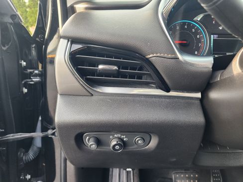 Used 2019 Chevrolet Traverse LT w/ LT Premium Package image 29