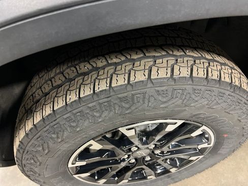 Certified 2025 Chevrolet Traverse Z71 image 11