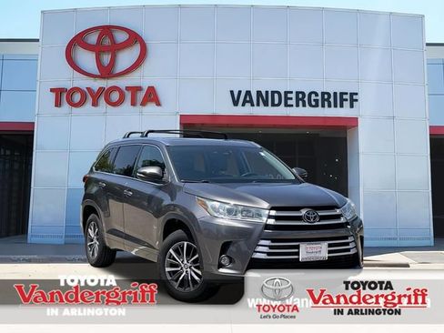 Used 2018 Toyota Highlander XLE FWD image 1
