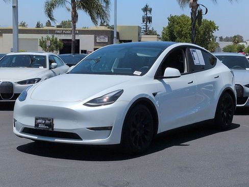 Used 2022 Tesla Model Y Long Range AWD/4WD image 5