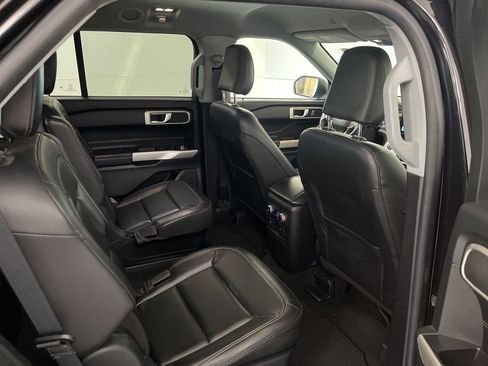 Used 2022 Ford Explorer XLT w/ Equipment Group 202A AWD/4WD image 25