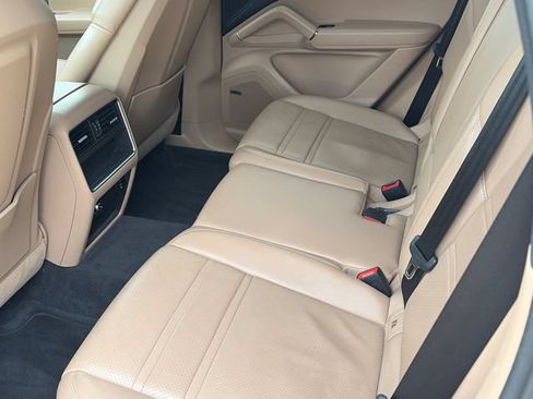 Used 2020 Porsche Cayenne AWD/4WD image 13