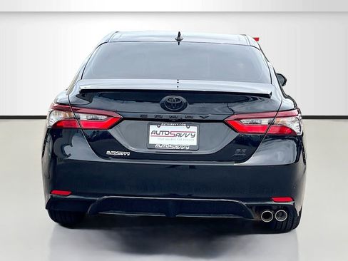 Used 2022 Toyota Camry SE w/ Cold Weather Package image 6