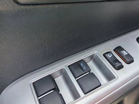 Used 2014 Toyota Camry SE FWD image 12
