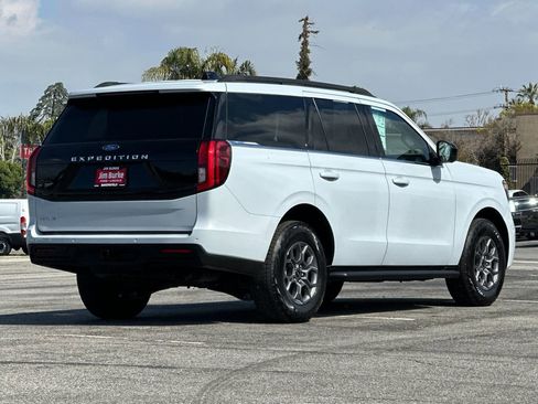 Certified 2025 Ford Expedition Active image 4
