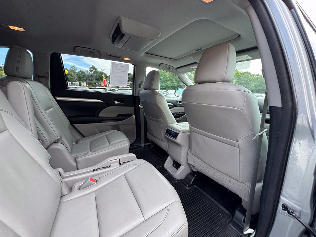 Used 2014 Toyota Highlander XLE AWD/4WD image 32