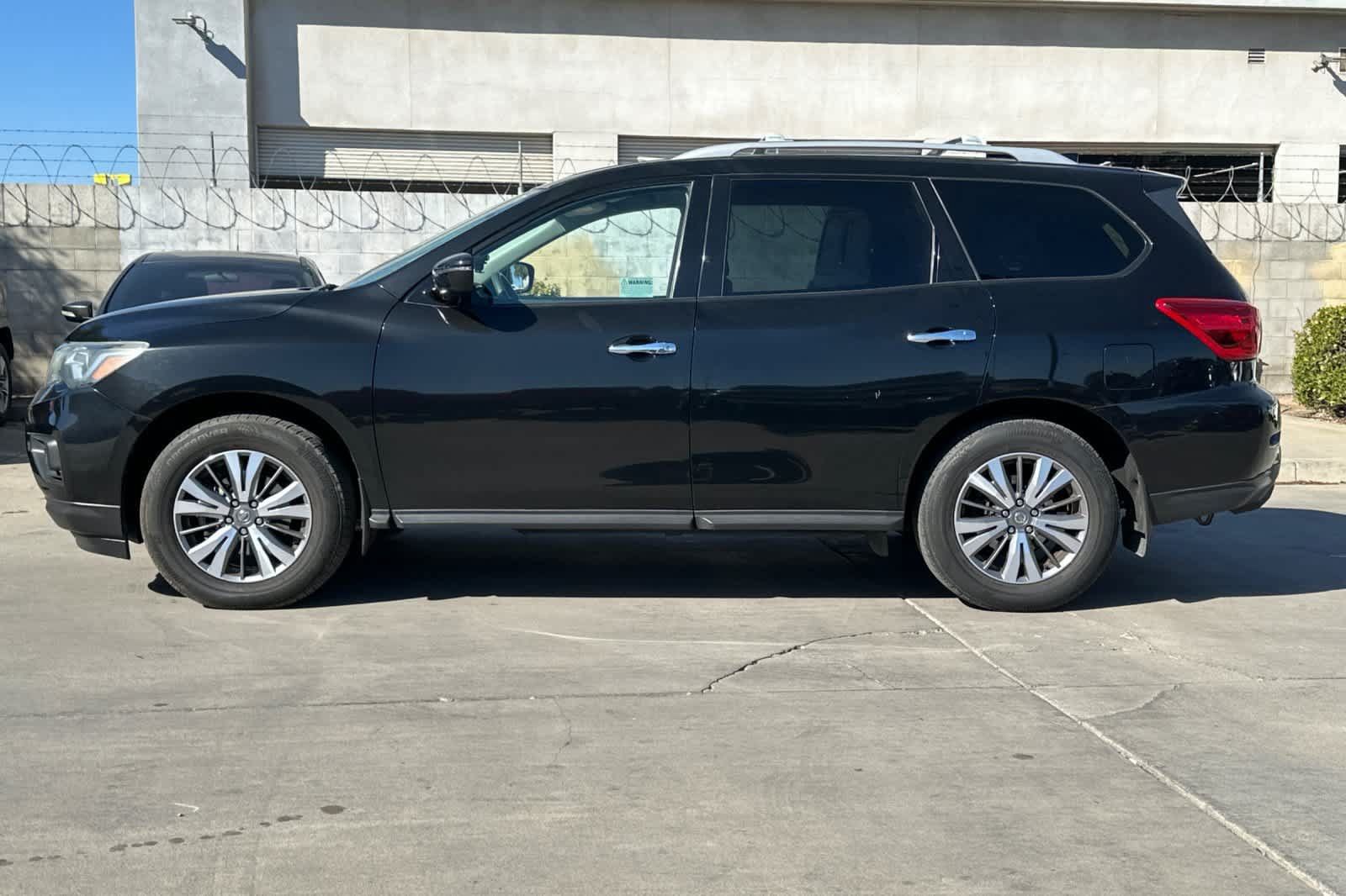 Used 2020 Nissan Pathfinder S AWD/4WD image 6