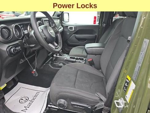 Used 2022 Jeep Gladiator Willys image 10